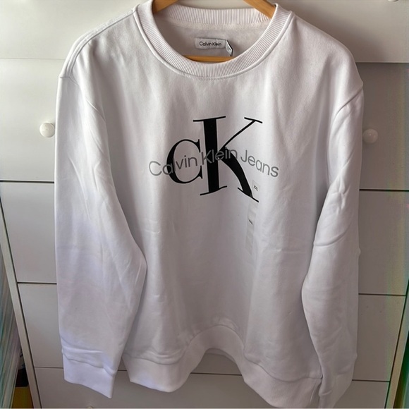 NWT CALVIN KLEIN CREWNECK - Picture 1 of 3